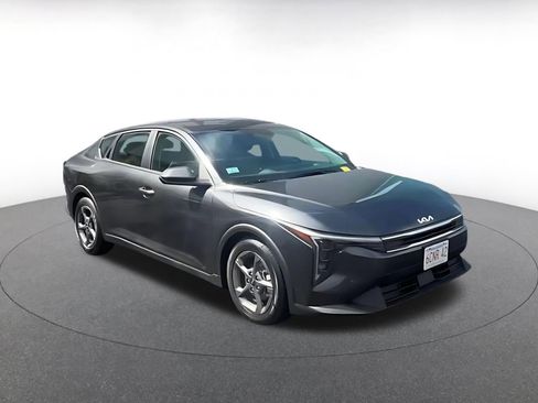 Used 2025 Kia K4 LXS image 3