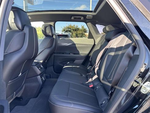 New 2025 Cadillac Optiq Luxury 2 image 13