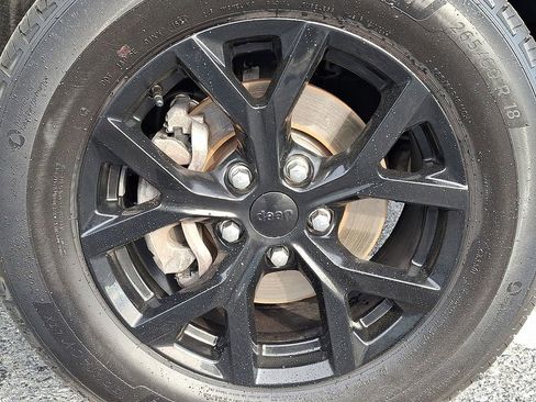 Used 2024 Jeep Grand Cherokee Altitude image 10