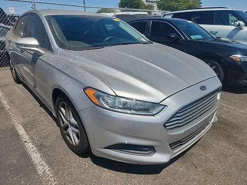Used 2016 Ford Fusion SE FWD image 1