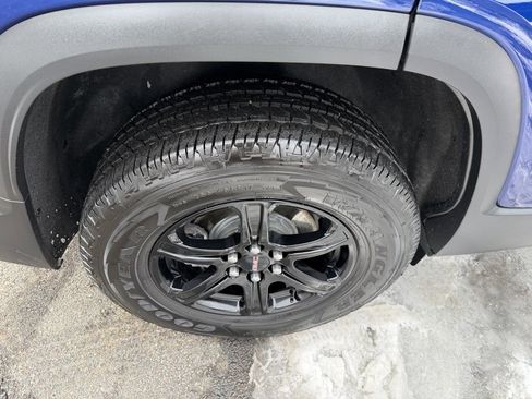 Used 2023 GMC Acadia AT4 w/ Technology Package image 10