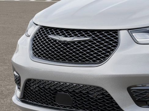 New 2026 Chrysler Pacifica Limited image 17