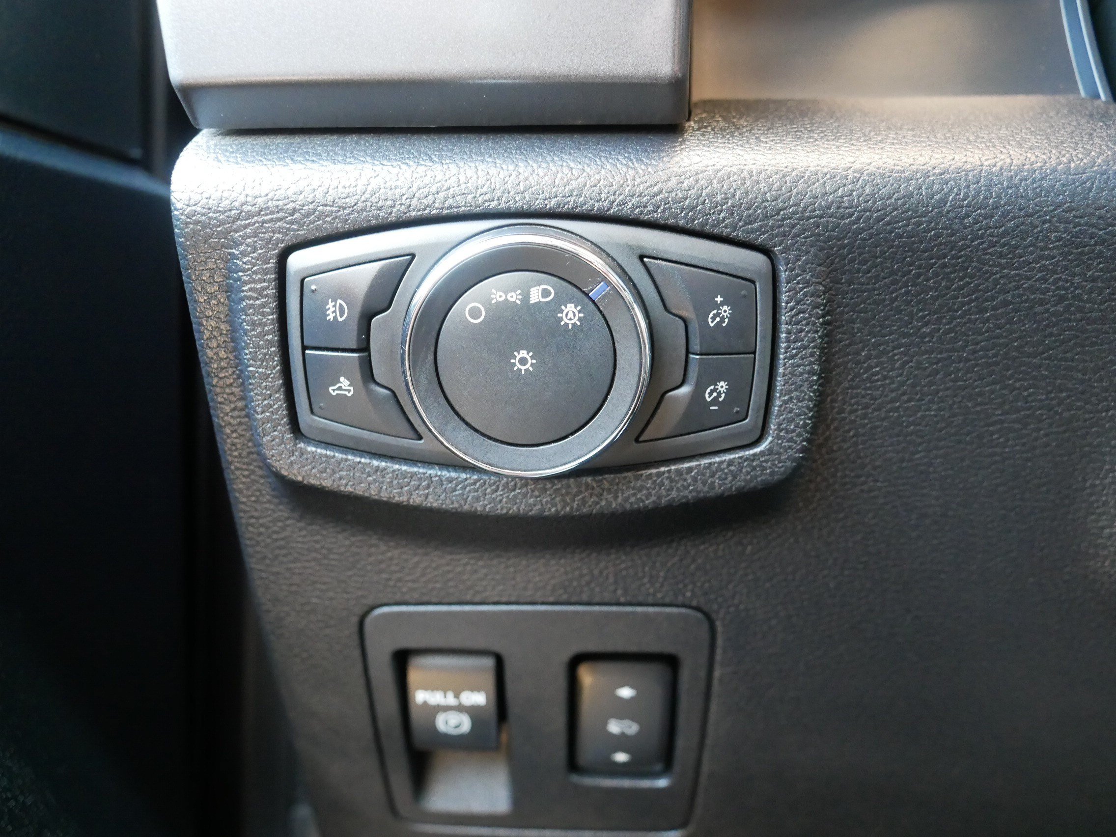 Used 2019 Ford F150 XLT w/ Equipment Group 302A Luxury AWD/4WD image 26
