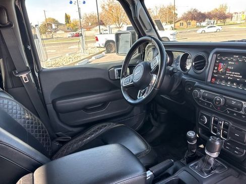 Used 2022 Jeep Gladiator Overland image 11