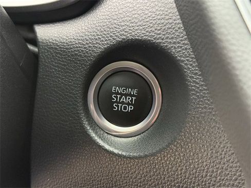 Used 2023 Toyota Corolla Cross XLE image 24