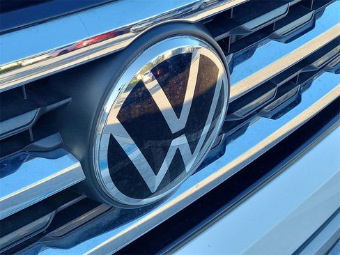 Used 2022 Volkswagen Atlas Cross Sport SE image 9