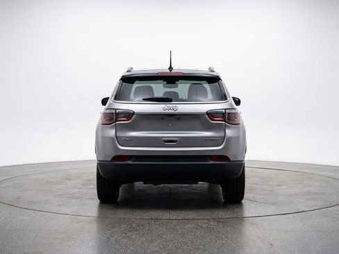 Used 2025 Jeep Compass Limited image 7