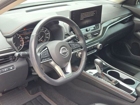 Certified 2023 Nissan Altima 2.5 SR w/ SR Premium Package FWD image 11