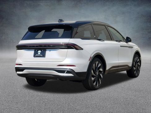 New 2026 Lincoln Nautilus Reserve w/ Jet Appearance Package AWD/4WD image 7