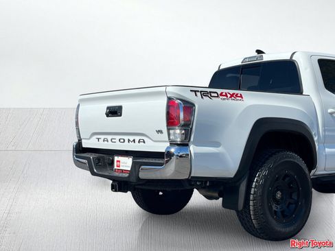 Certified 2022 Toyota Tacoma TRD Off-Road AWD/4WD image 12