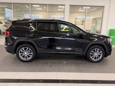 Used 2024 GMC Terrain SLT image 9