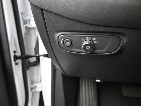 Used 2023 Chevrolet Equinox LS image 31