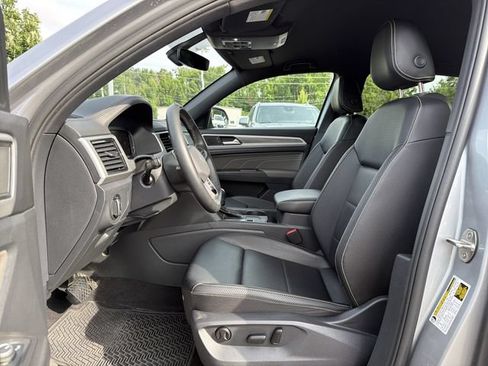 Used 2023 Volkswagen Atlas Cross Sport SE FWD image 11