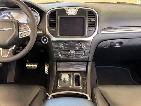 Used 2022 Chrysler 300 Touring L RWD image 3