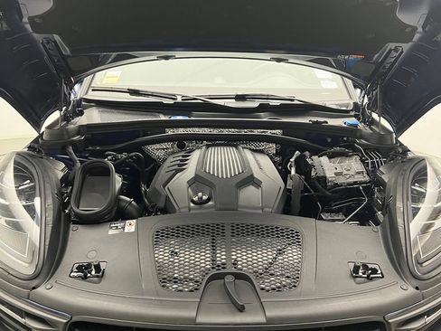 Certified 2025 Porsche Macan AWD/4WD image 26
