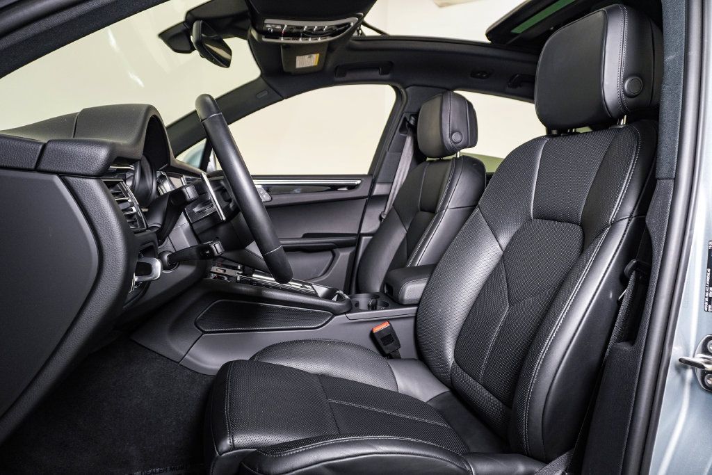 Certified 2026 Porsche Macan AWD/4WD image 5