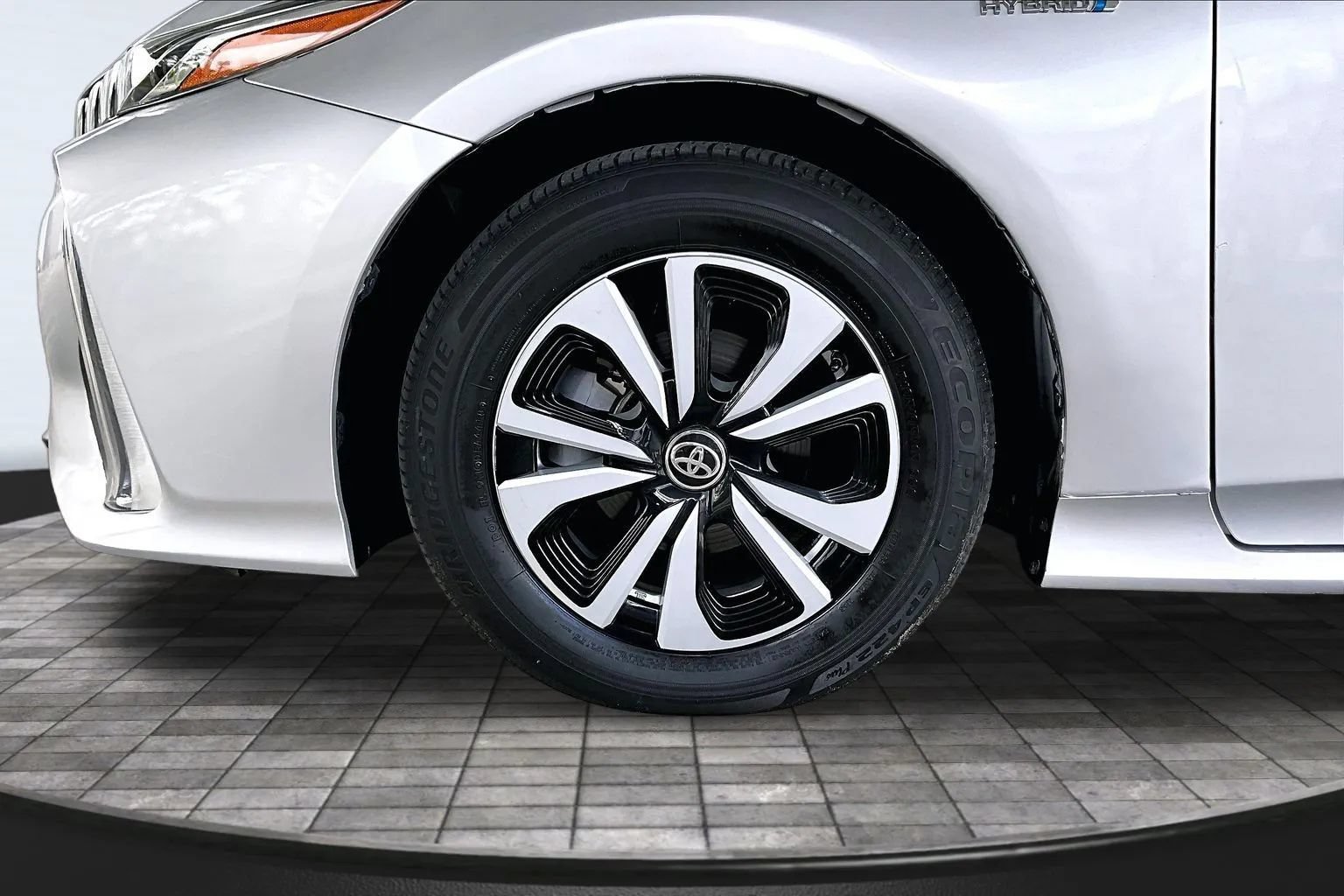 Used 2018 Toyota Prius Prime Premium FWD image 30