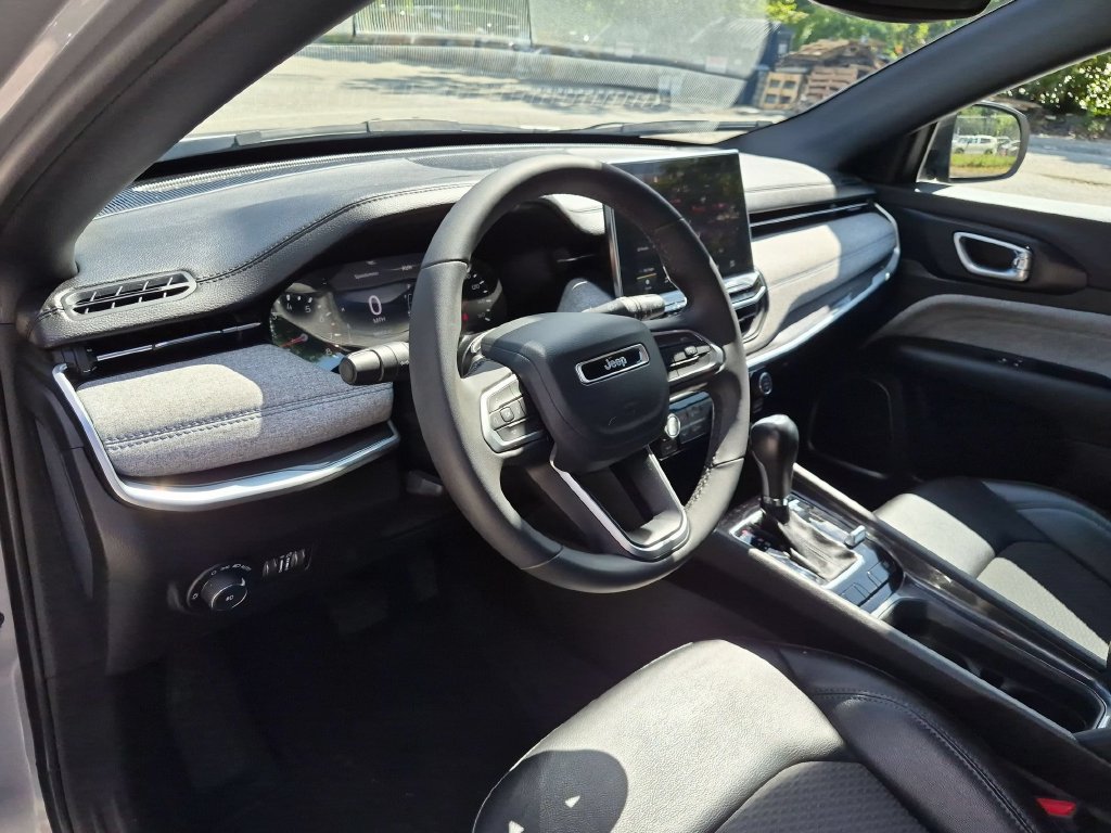 Used 2023 Jeep Compass Latitude AWD/4WD image 9