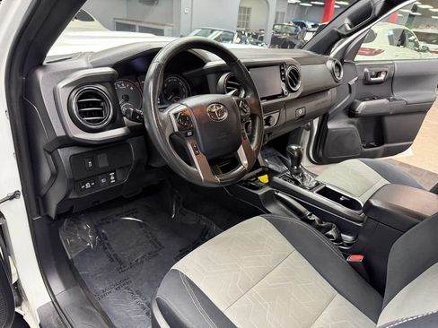 Used 2020 Toyota Tacoma TRD Sport w/ Technology Package AWD/4WD image 35