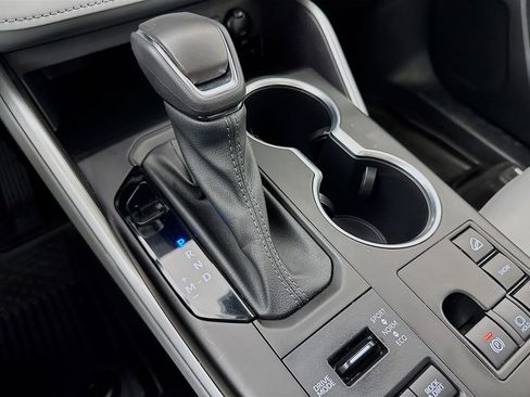 Certified 2023 Toyota Highlander XLE image 16