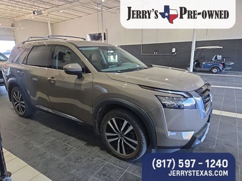 Used 2023 Nissan Pathfinder Platinum w/ Lighting Package (N92) image 2