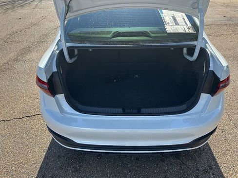 Used 2025 Volkswagen Jetta SE w/ Black Wheel Package image 22