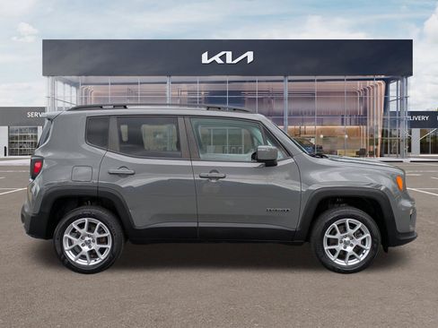 Used 2021 Jeep Renegade Latitude AWD/4WD image 3