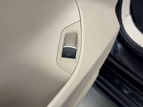 Used 2017 Volkswagen Passat 1.8T SE image 11