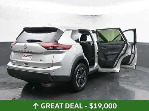 Used 2024 Nissan Rogue SV image 59