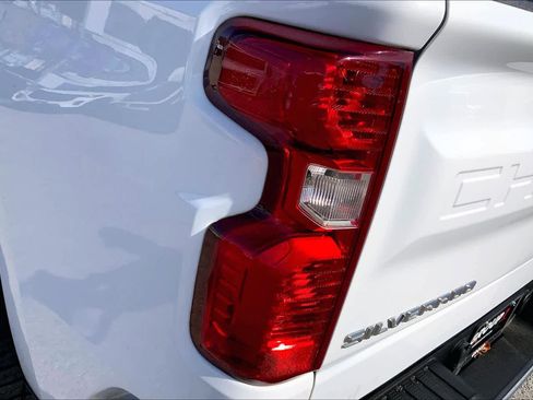 Used 2019 Chevrolet Silverado 1500 LT w/ Texas Edition image 27