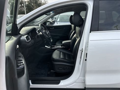 Used 2019 Kia Sorento EX image 2