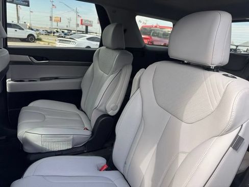 Used 2025 Hyundai Palisade SEL FWD image 14