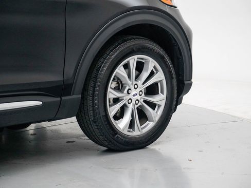 Used 2023 Ford Explorer XLT w/ Equipment Group 202A image 11