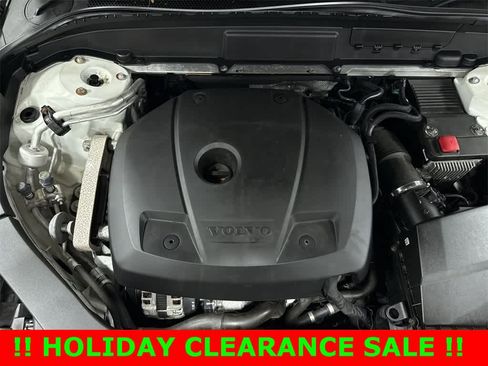 Used 2020 Volvo XC60 T5 Momentum image 11