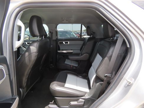 Used 2022 Ford Explorer XLT w/ Equipment Group 202A RWD image 21