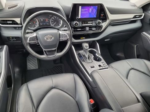 Used 2023 Toyota Highlander XLE image 35