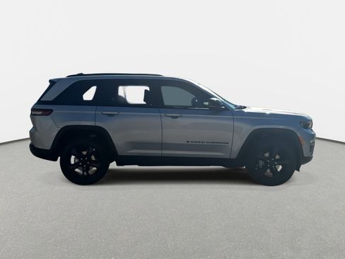 New 2025 Jeep Grand Cherokee Limited w/ Black Appearance Package image 4