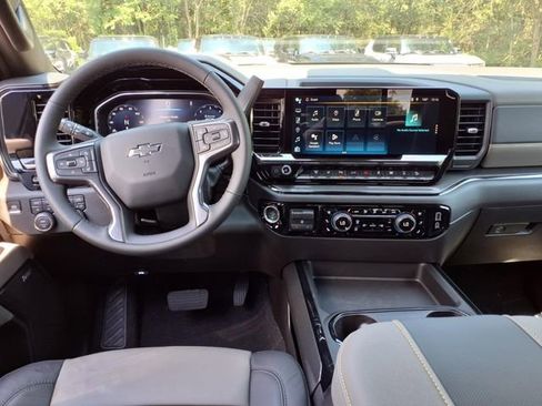 New 2025 Chevrolet Silverado 2500 ZR2 w/ Technology Package image 9