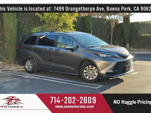 Used 2021 Toyota Sienna LE w/ LE Plus Package FWD image 1
