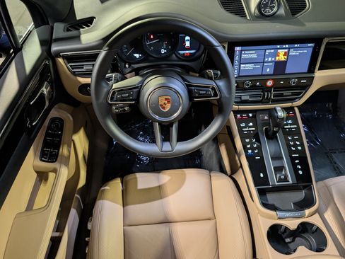 Certified 2026 Porsche Macan AWD/4WD image 6