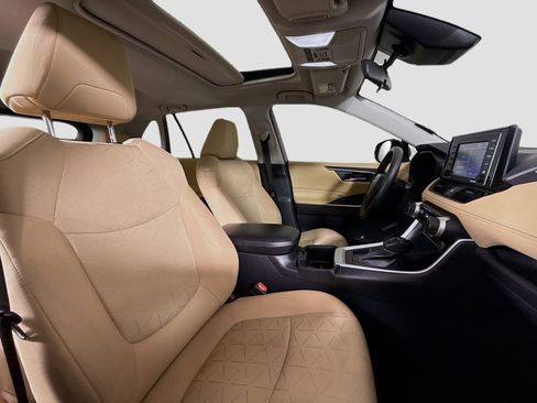 Used 2022 Toyota RAV4 XLE image 29