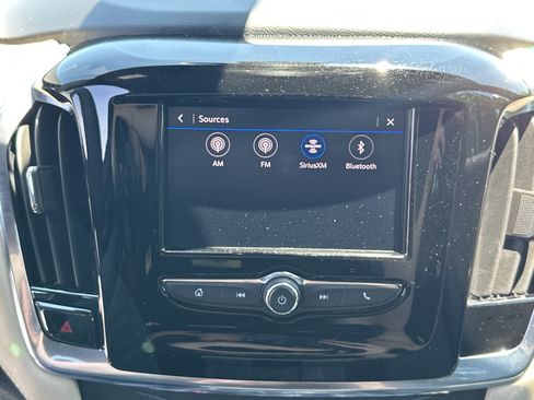 Used 2022 Chevrolet Traverse LS FWD image 23