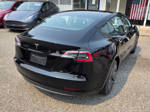 Used 2023 Tesla Model 3 Standard Range RWD image 5