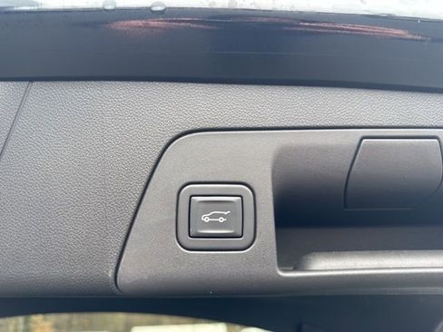 Used 2023 Buick Envision Essence w/ Sport Touring Package image 17