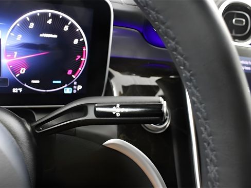 Used 2024 Mercedes-Benz GLC 300 4MATIC image 22