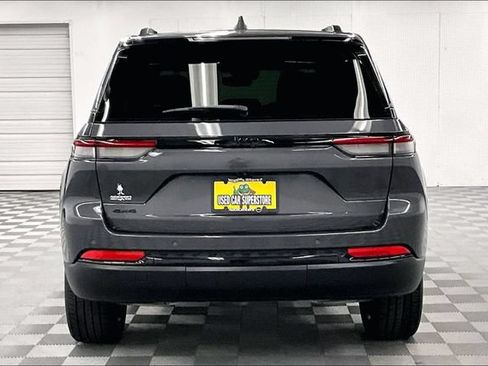 Used 2024 Jeep Grand Cherokee Altitude AWD/4WD image 5
