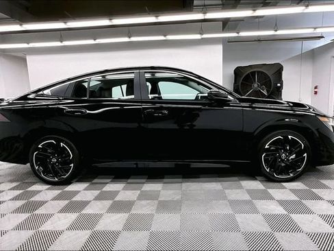 New 2026 Nissan Sentra SR w/ SR Premium Package FWD image 19