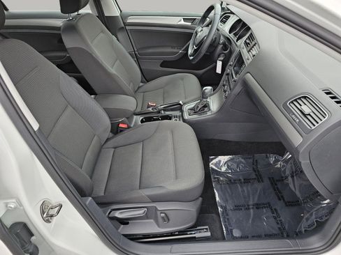 Used 2017 Volkswagen Golf S image 24