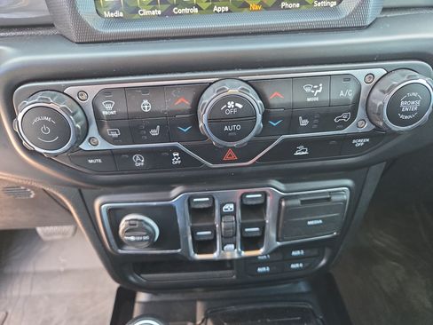 Used 2022 Jeep Wrangler Unlimited Sahara w/ Cold Weather Group AWD/4WD image 23