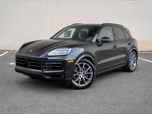 Certified 2026 Porsche Cayenne AWD/4WD image 1